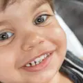 Dente de leite também merece cuidado: mitos e verdades sobre a saúde bucal infantil